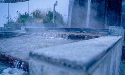 Water flow into the swimming pool at the Aukamtal thermal spa.